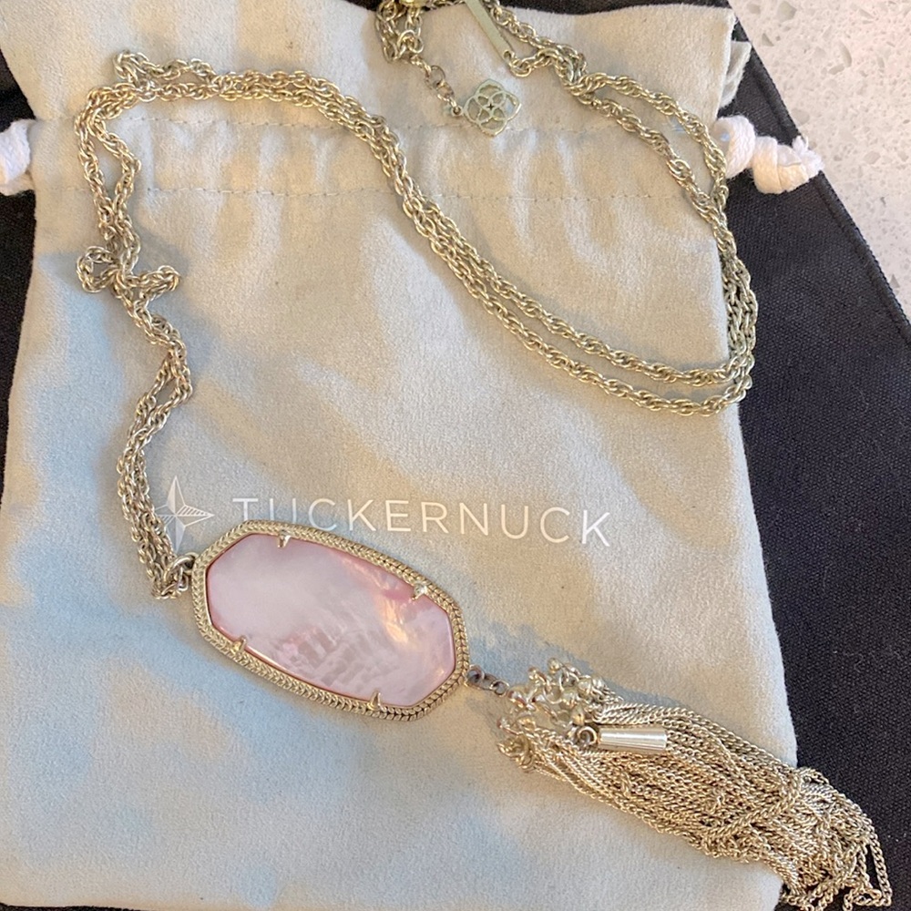 Pink mother of pearl ling necklace